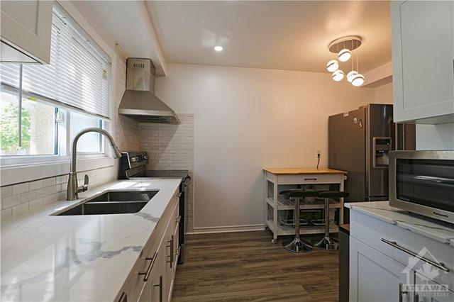 4327 Stella Crescent, Townhouse with 3 bedrooms, 2 bathrooms and 1 parking in Ottawa ON | Image 8