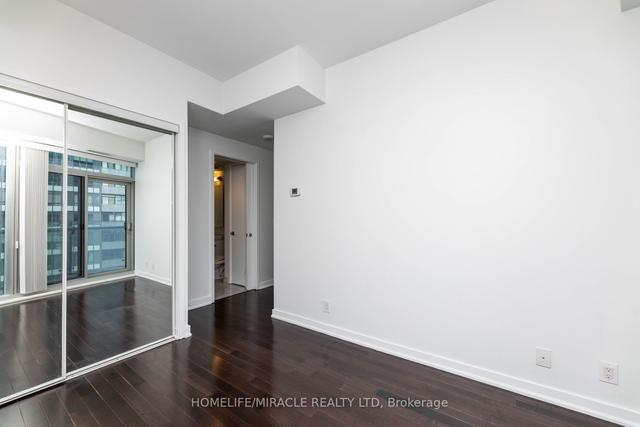 2901 - 14 York St, Condo with 3 bedrooms, 2 bathrooms and 1 parking in Toronto ON | Image 25