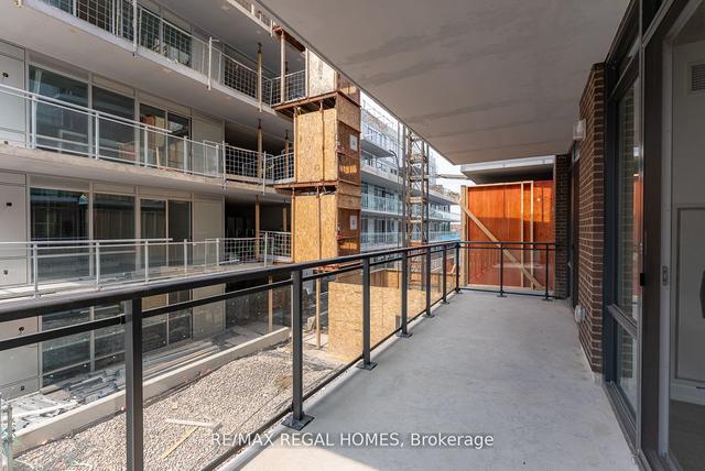 305 - 45 Baseball Pl, Condo with 3 bedrooms, 2 bathrooms and 1 parking in Toronto ON | Image 6