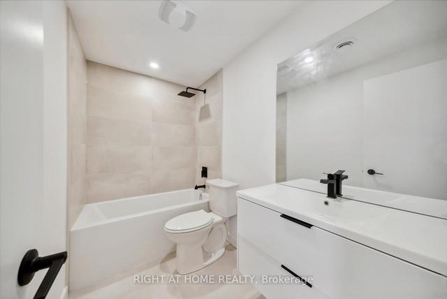 3 - 369 Howland Ave, Condo with 2 bedrooms, 1 bathrooms and 0 parking in Toronto ON | Image 10