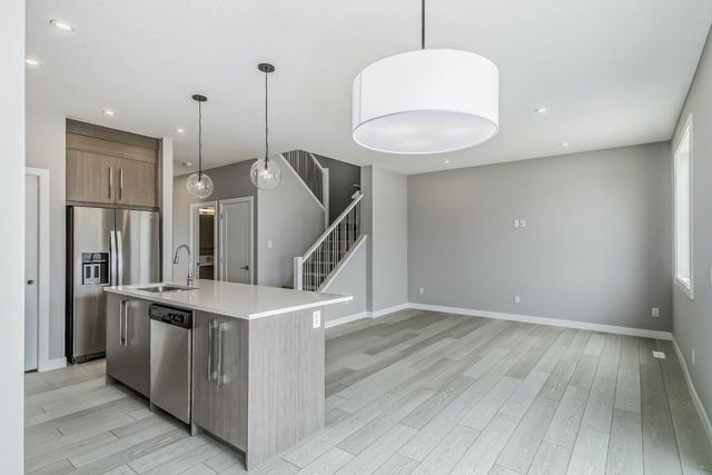 19 Walcrest Manor Se, House detached with 3 bedrooms, 2 bathrooms and 4 parking in Calgary AB | Image 4