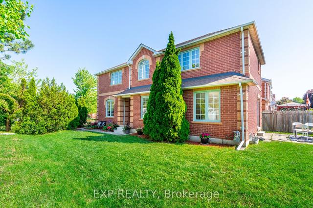 36 Lent Cres W, House attached with 3 bedrooms, 3 bathrooms and 2 parking in Brampton ON | Image 18