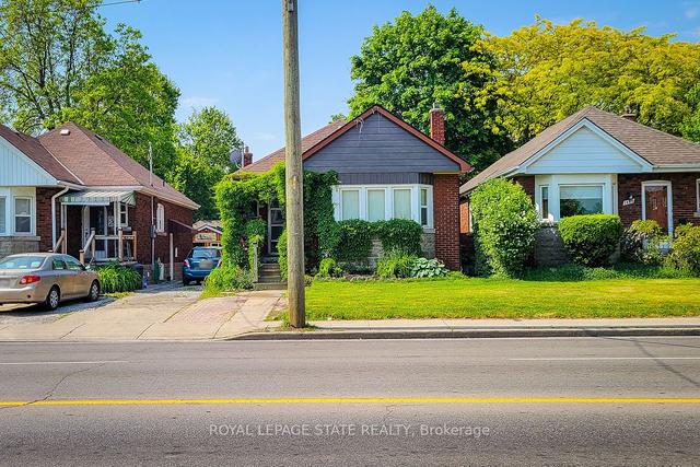 1482 Main St E, House detached with 2 bedrooms, 2 bathrooms and 3 parking in Hamilton ON | Image 1