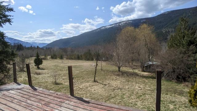 6771 Katelnikoff Road, House detached with 2 bedrooms, 1 bathrooms and null parking in Central Kootenay H BC | Image 29