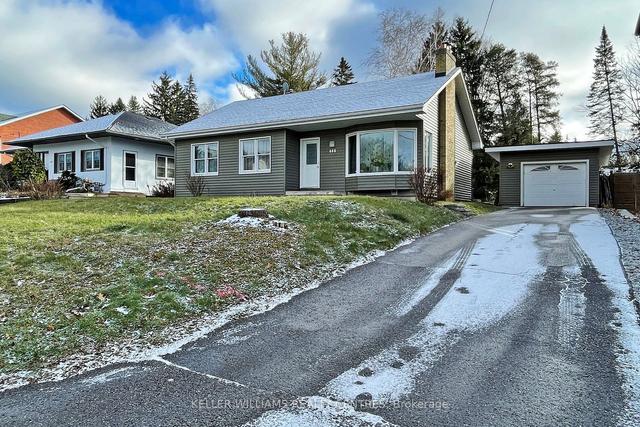 133 Hillview Rd, House detached with 3 bedrooms, 2 bathrooms and 4 parking in Aurora ON | Image 4