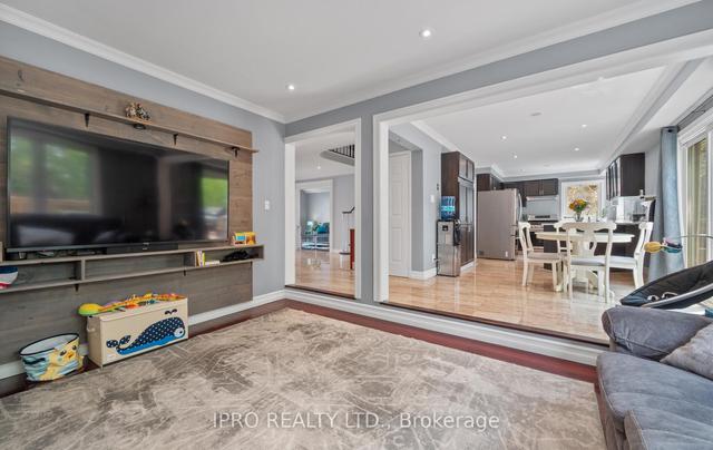 10 Mayflower St, House detached with 4 bedrooms, 3 bathrooms and 4 parking in Whitby ON | Image 8