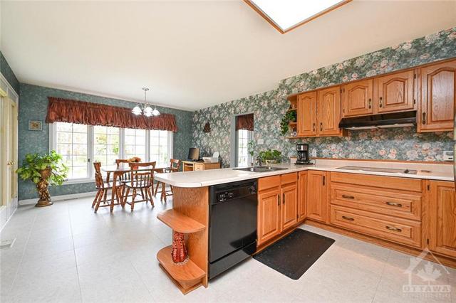 8 Tudor Circle, House detached with 3 bedrooms, 3 bathrooms and 8 parking in Rideau Lakes ON | Image 7