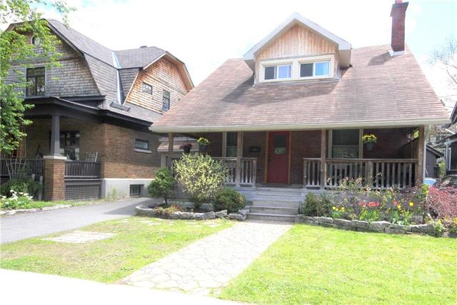 8 Findlay Avenue, House detached with 3 bedrooms, 2 bathrooms and 3 parking in Ottawa ON | Image 1