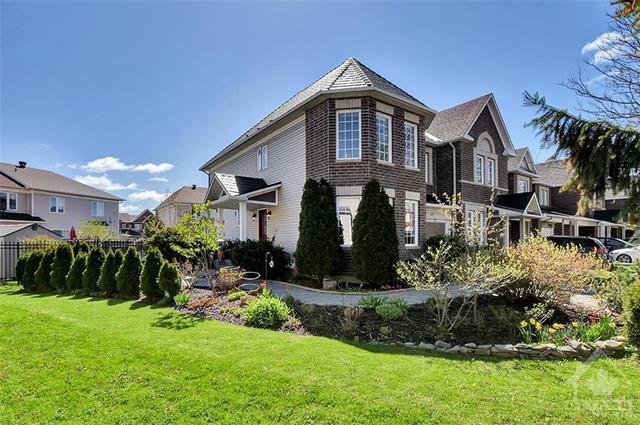 80 Appledale Drive, Townhouse with 3 bedrooms, 3 bathrooms and 4 parking in Ottawa ON | Image 2
