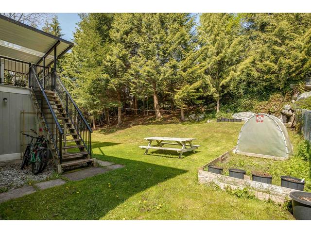 40756 Peebles Place, House detached with 5 bedrooms, 3 bathrooms and 4 parking in Squamish BC | Image 32