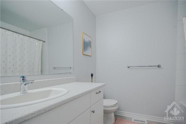 672 Putney Crescent, Townhouse with 3 bedrooms, 3 bathrooms and 3 parking in Ottawa ON | Image 14