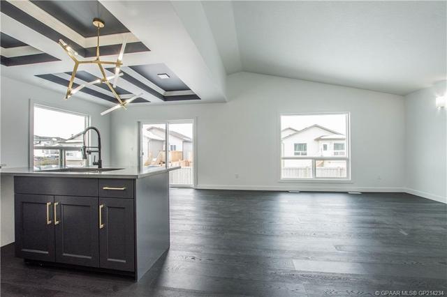 9091 80 Avenue, House detached with 3 bedrooms, 2 bathrooms and 4 parking in Grande Prairie AB | Image 3