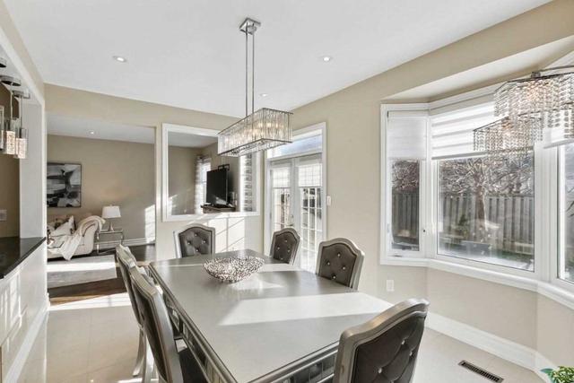 27 Timberwolf Cres N, House detached with 3 bedrooms, 4 bathrooms and 4 parking in Vaughan ON | Image 5