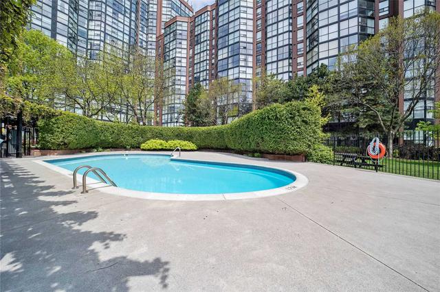 809 - 701 King St W, Condo with 2 bedrooms, 2 bathrooms and 1 parking in Toronto ON | Image 17