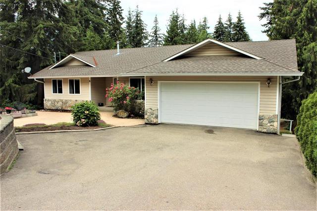 2595 Centennial Drive, House detached with 4 bedrooms, 3 bathrooms and 6 parking in Columbia Shuswap C BC | Image 2