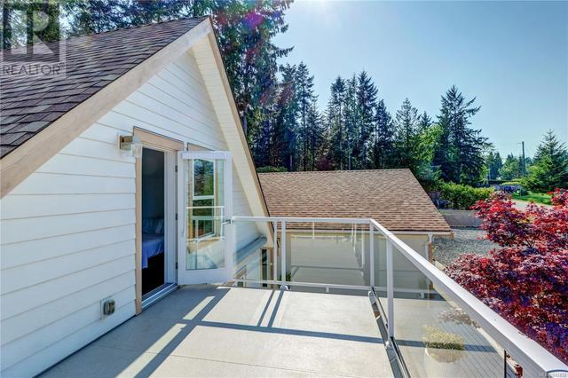 4686 Maple Guard Dr, House detached with 3 bedrooms, 4 bathrooms and 2 parking in Nanaimo H BC | Image 56