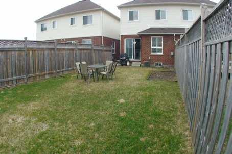 672 Coldstream Dr, House attached with 3 bedrooms, 3 bathrooms and 2 parking in Oshawa ON | Image 9