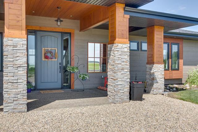 39504 Range Road 282, House detached with 5 bedrooms, 4 bathrooms and null parking in Lacombe County AB | Image 4