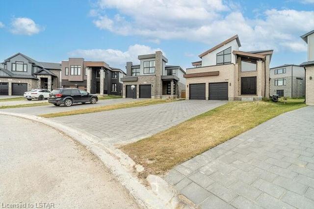 2428 Blackrail Terrace, House detached with 6 bedrooms, 5 bathrooms and 8 parking in London ON | Image 12