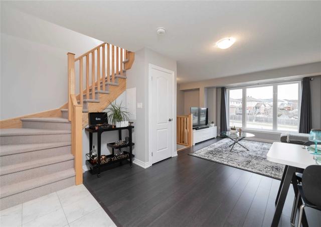 150 Watson Pkwy N, Townhouse with 3 bedrooms, 3 bathrooms and 2 parking in Guelph ON | Image 2