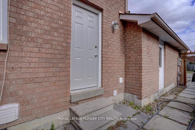 34 Bristol Ave S, House detached with 4 bedrooms, 5 bathrooms and 6 parking in Brampton ON | Image 27