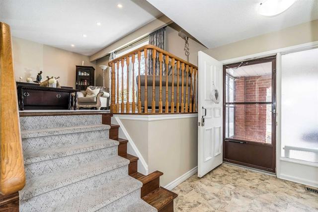 506 Charrington Ave, House detached with 4 bedrooms, 3 bathrooms and 2 parking in Oshawa ON | Image 5