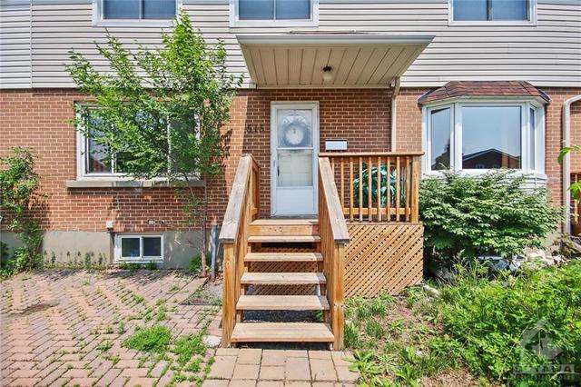 515 Prince Albert Street, Townhouse with 3 bedrooms, 1 bathrooms and 2 parking in Ottawa ON | Image 1