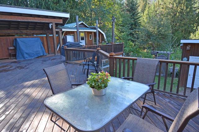 5730 Cedar Creek Road, House detached with 3 bedrooms, 3 bathrooms and null parking in Central Kootenay H BC | Image 55