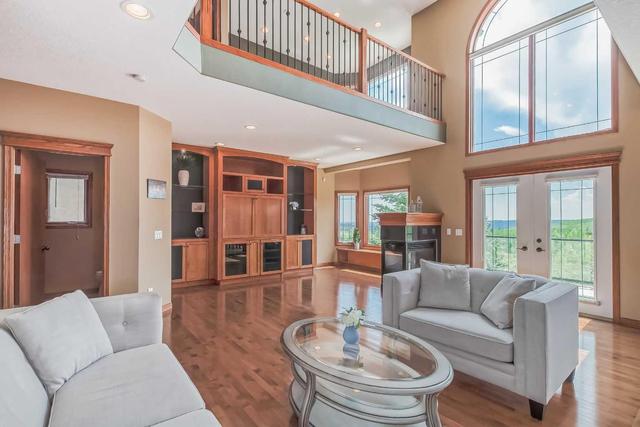 37 Val Gardena View Sw, House detached with 4 bedrooms, 3 bathrooms and 4 parking in Calgary AB | Image 11