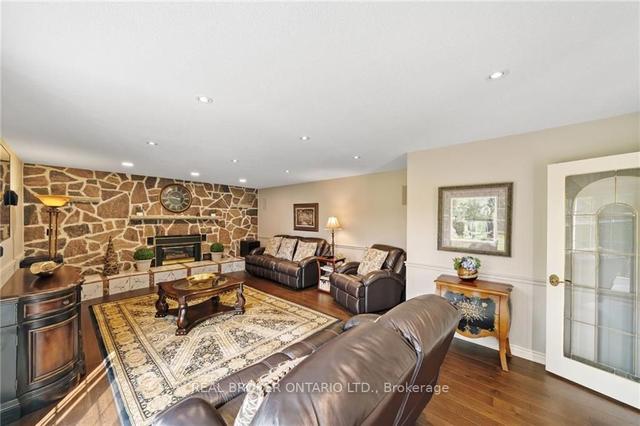 591 Dundas St E, House detached with 5 bedrooms, 4 bathrooms and 32 parking in Hamilton ON | Image 14
