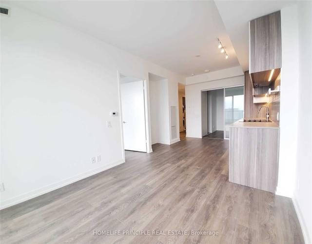 3107 - 5 Buttermill Ave, Condo with 2 bedrooms, 2 bathrooms and 0 parking in Vaughan ON | Image 11