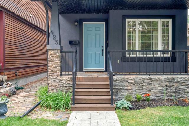 425 10 Street Ne, House detached with 4 bedrooms, 3 bathrooms and 2 parking in Calgary AB | Image 3