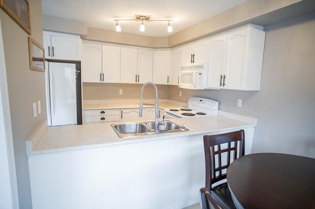 220 Blackburn Dr, Condo with 3 bedrooms, 2 bathrooms and 2 parking in Brantford ON | Image 3