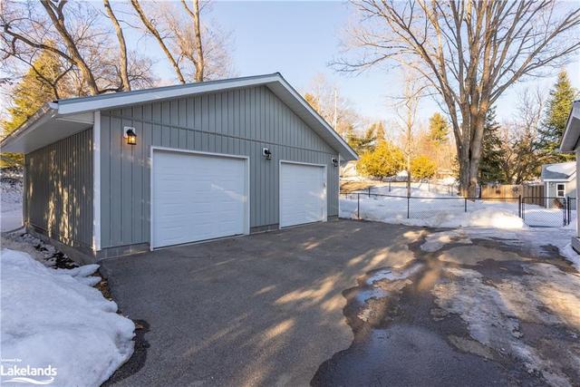 18 Elm Street, House detached with 3 bedrooms, 1 bathrooms and 6 parking in Huntsville ON | Image 40
