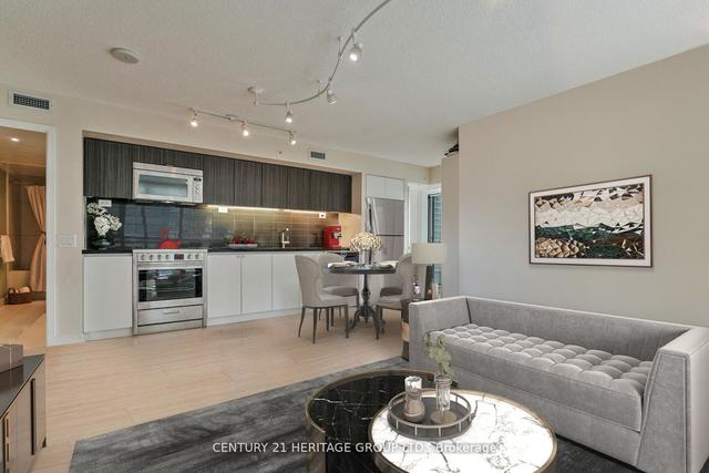 806 - 85 Queens Wharf Rd, Condo with 3 bedrooms, 2 bathrooms and 1 parking in Toronto ON | Image 13