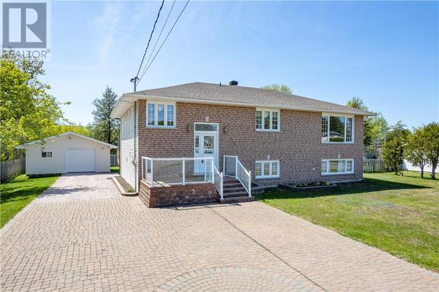 2911 Anton Avenue, House detached with 4 bedrooms, 2 bathrooms and null parking in Greater Sudbury ON | Image 1