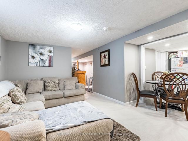 10 Deeside Cres, House semidetached with 3 bedrooms, 2 bathrooms and 7 parking in Brampton ON | Image 8