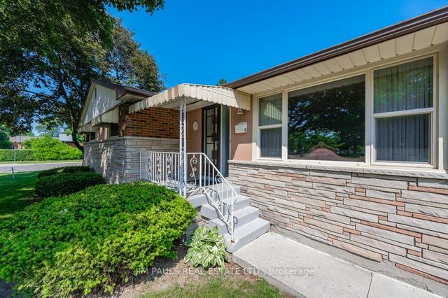 81 West 25th St, House detached with 2 bedrooms, 1 bathrooms and 3 parking in Hamilton ON | Image 37