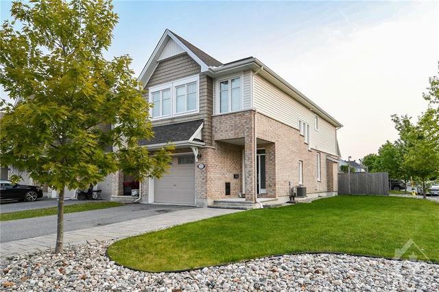 220 Wood Acres Grove, Townhouse with 3 bedrooms, 3 bathrooms and 3 parking in Ottawa ON | Image 2