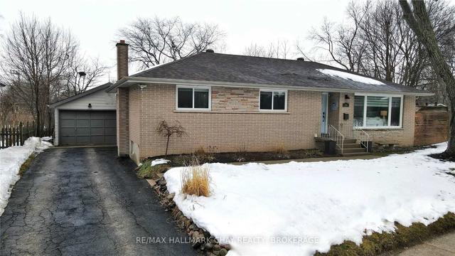 34 Marion Cres, House detached with 4 bedrooms, 2 bathrooms and 5 parking in Barrie ON | Image 1