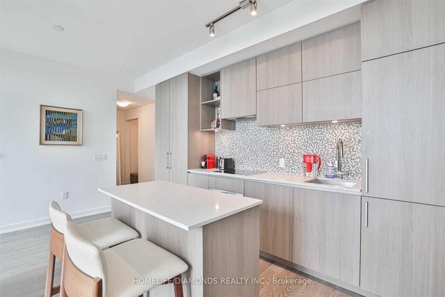 3302 - 1 Yorkville Ave, Condo with 2 bedrooms, 2 bathrooms and 1 parking in Toronto ON | Image 3