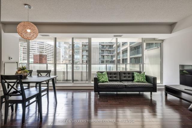 733 - 111 Elizabeth St, Condo with 2 bedrooms, 2 bathrooms and 1 parking in Toronto ON | Image 6