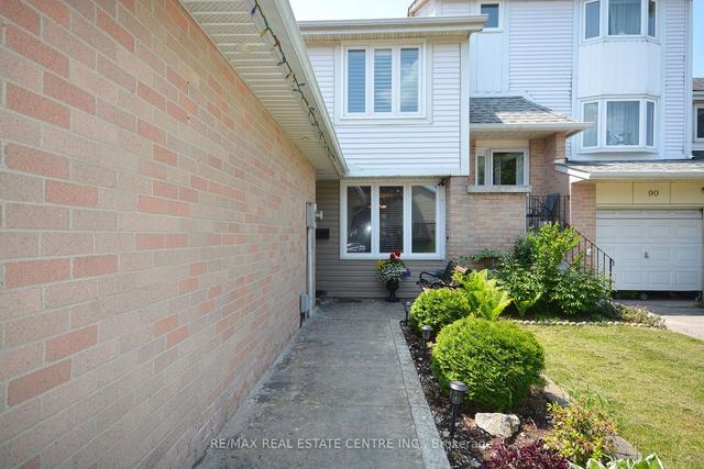 92 Courtleigh Sq, House attached with 3 bedrooms, 3 bathrooms and 3 parking in Brampton ON | Image 23