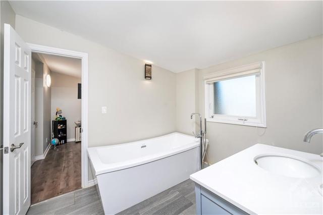 3674 St Joseph Boulevard, House detached with 3 bedrooms, 3 bathrooms and 8 parking in Ottawa ON | Image 30
