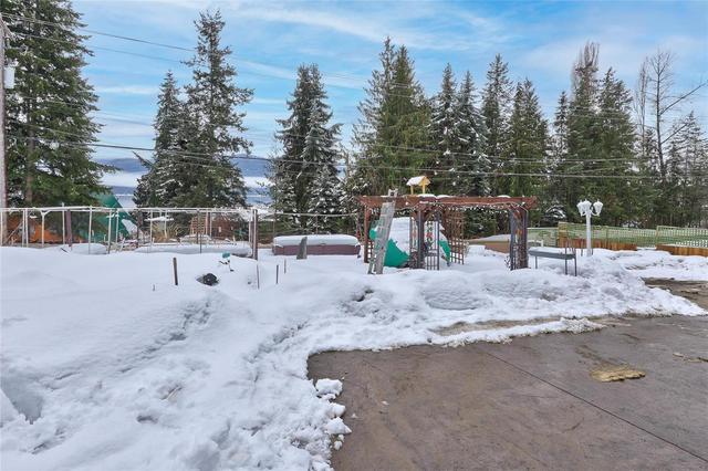 6327 Squilax Anglemont Road, House detached with 4 bedrooms, 4 bathrooms and 4 parking in Columbia Shuswap F BC | Image 31