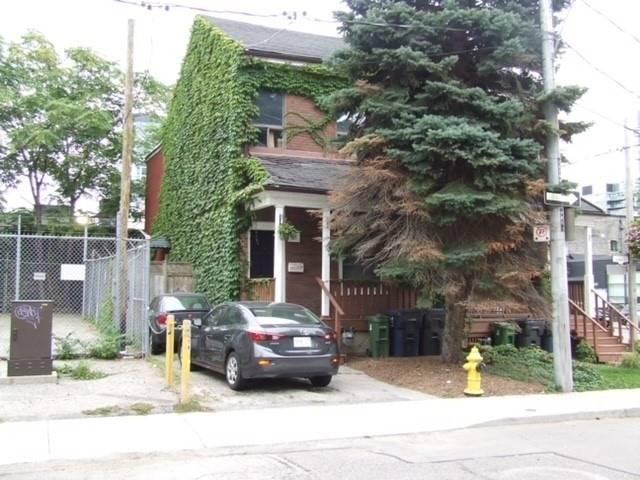 79 Ontario St, Home with 3 bedrooms, 2 bathrooms and 0 parking in Toronto ON | Image 2