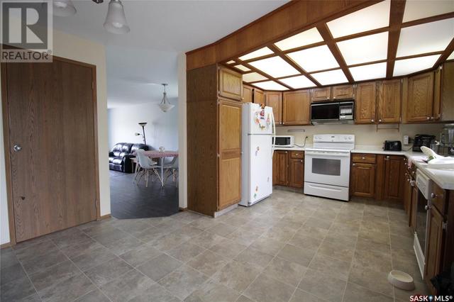 221 4th Avenue, House detached with 5 bedrooms, 3 bathrooms and null parking in Whitewood SK | Image 5
