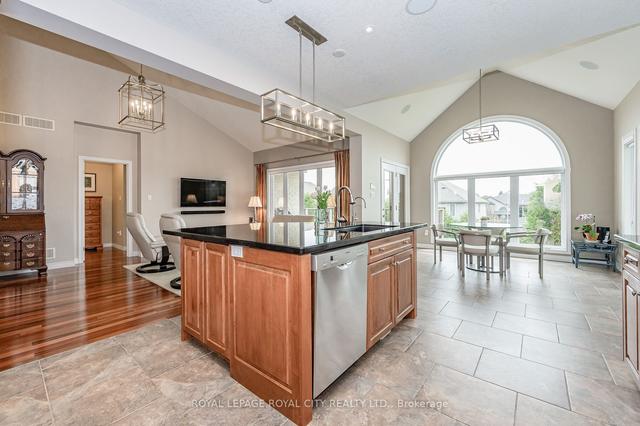 14 - 19 Simmonds Dr, Townhouse with 2 bedrooms, 4 bathrooms and 4 parking in Guelph ON | Image 2