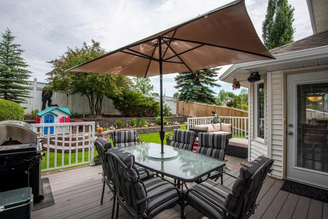 12 Douglas Woods View Se, House detached with 5 bedrooms, 3 bathrooms and 4 parking in Calgary AB | Image 21