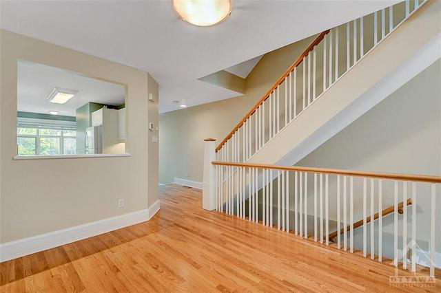 239 Second Avenue, Townhouse with 3 bedrooms, 3 bathrooms and 2 parking in Ottawa ON | Image 5